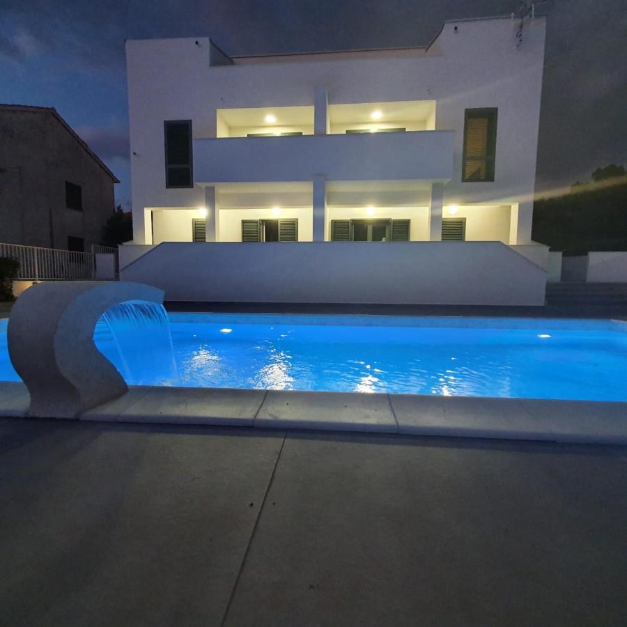 Villa Aquamarine Apartments Novalja Bagian luar foto